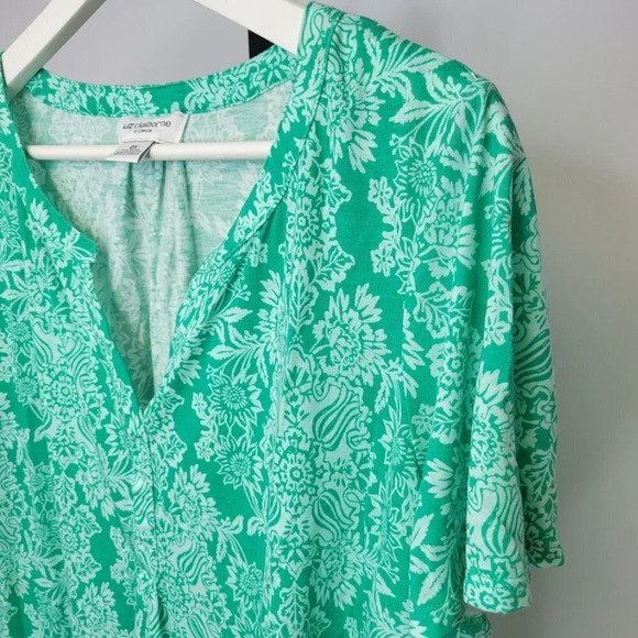 𝅺Liz Claiborne  V-Neck Top - Picture 2 of 5